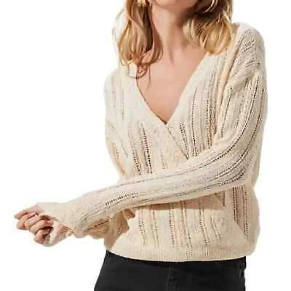 ASTR The Label Wrap Front V-Neck Cream sweater, size XL